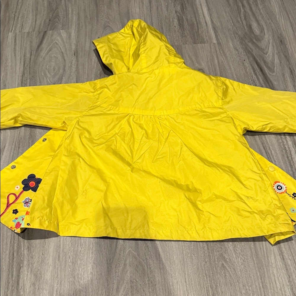 Sunny Yellow Kids Raincoat with Floral Accents
Size 100 3t - Picture 4 of 4
